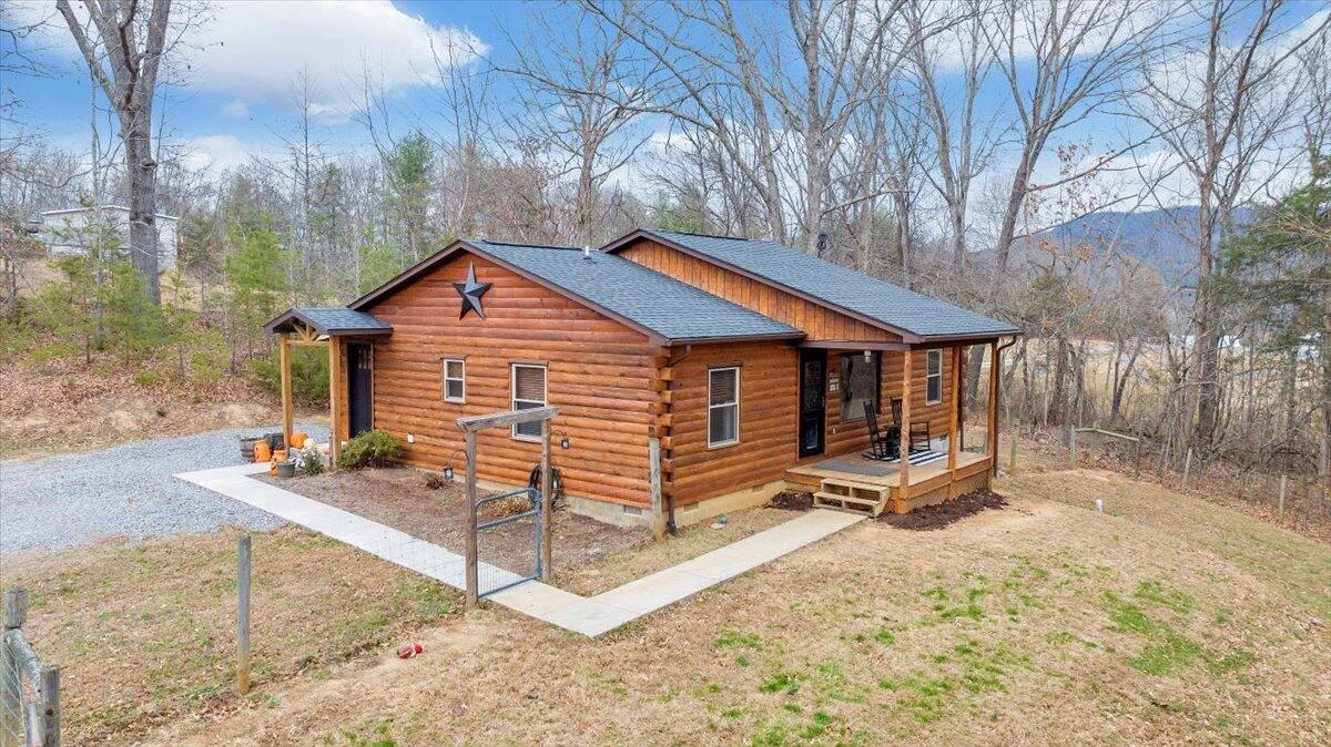 8013 Springwood RD - Photo 4