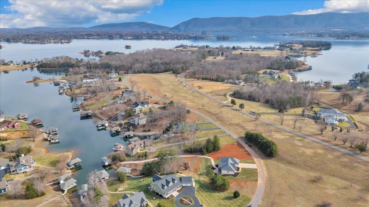 639 Compass Cove CIR - Photo 99