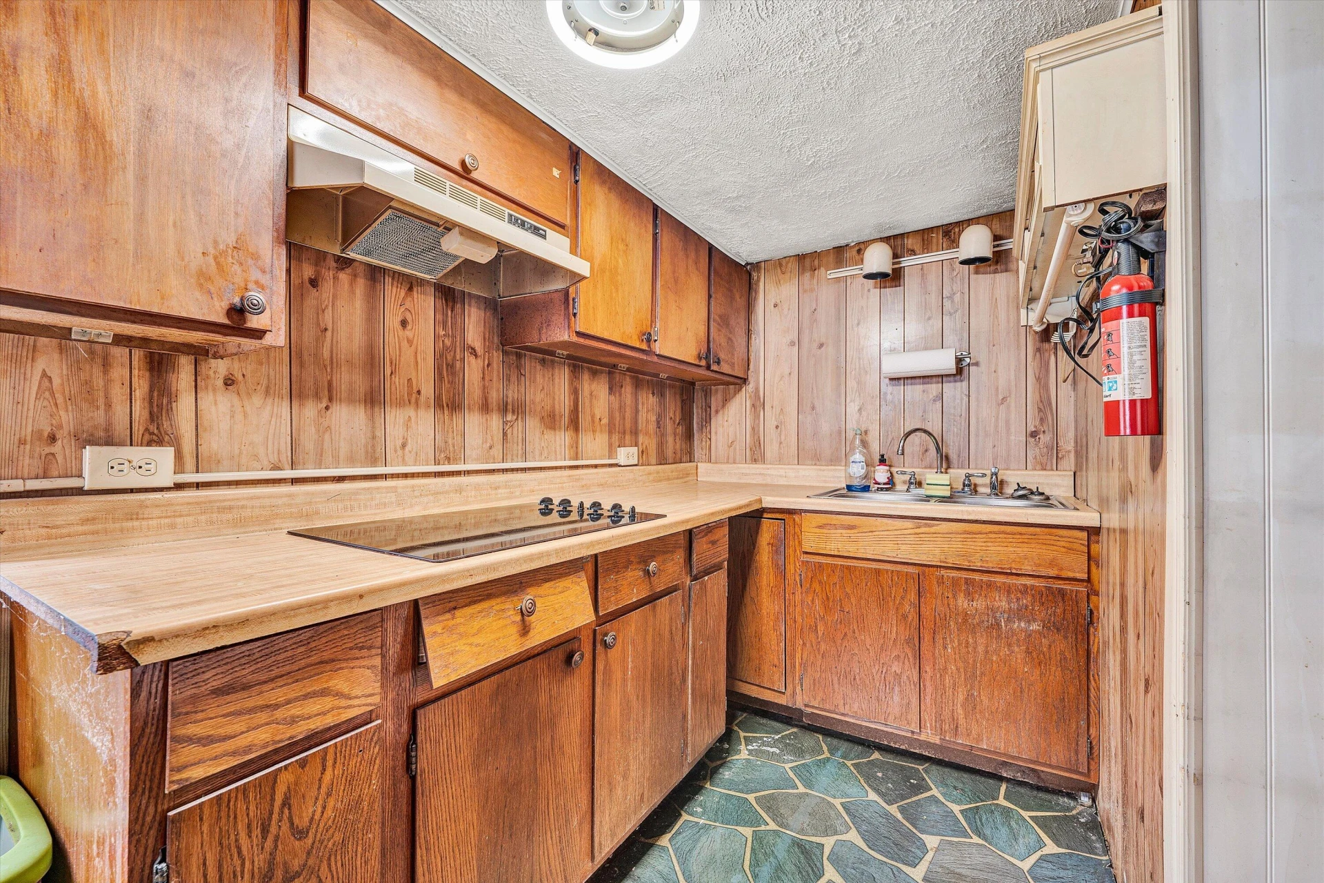 3147 Garden City BLVD SE - Photo 2