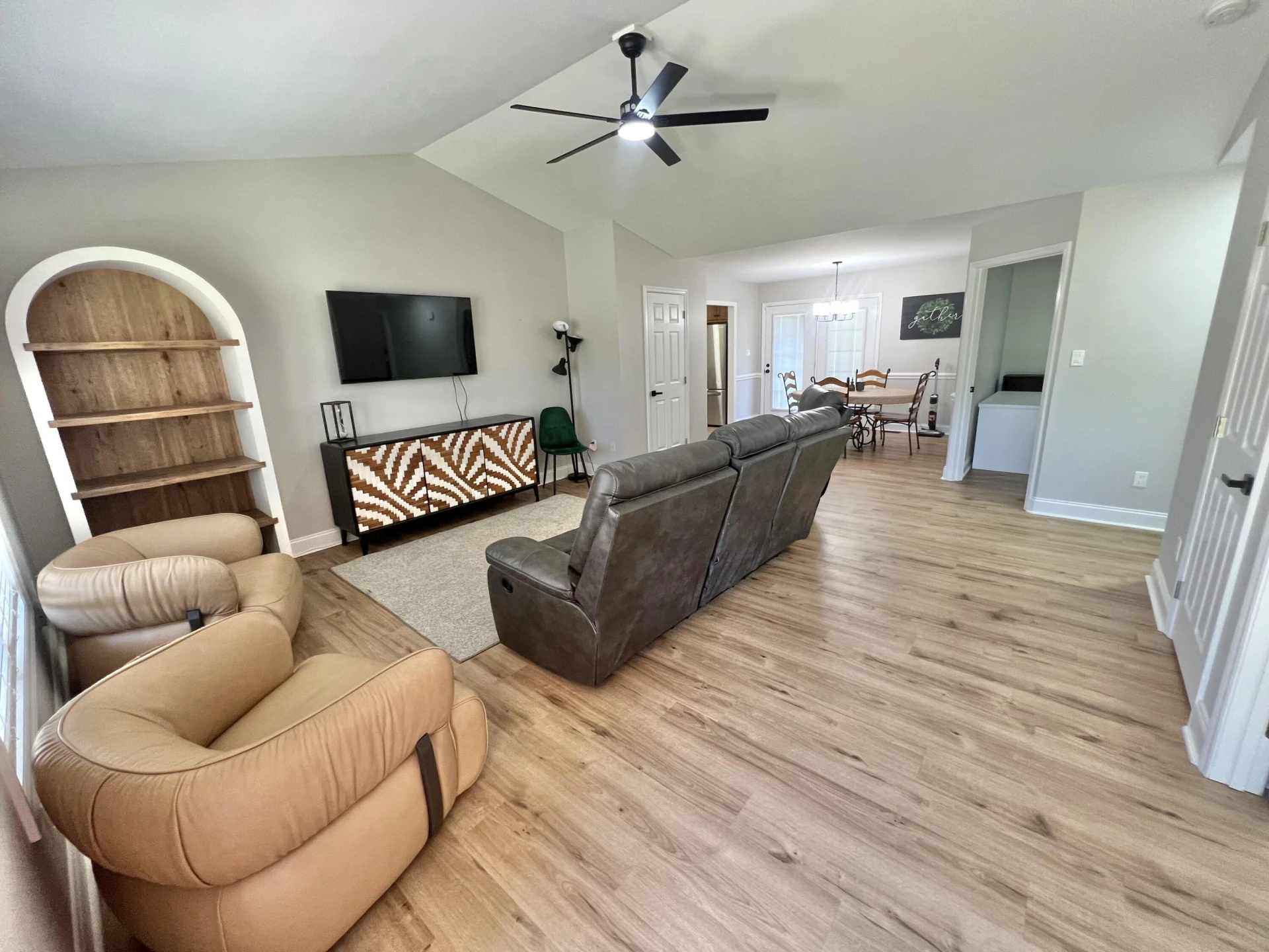 20 Victoria CT - Photo 3