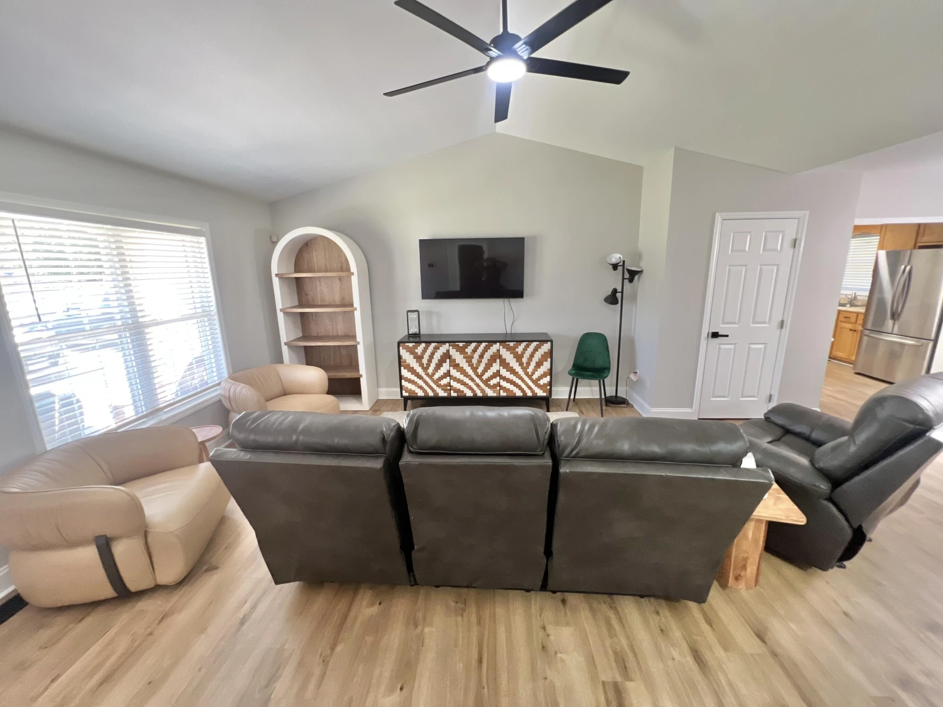 20 Victoria CT - Photo 4