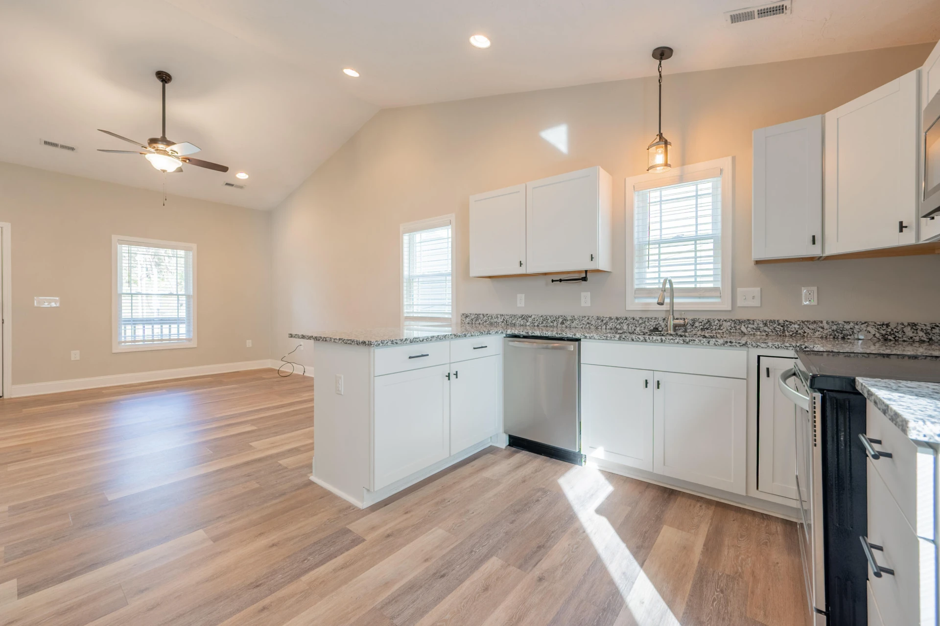 1443 Varnell AVE NE - Photo 16