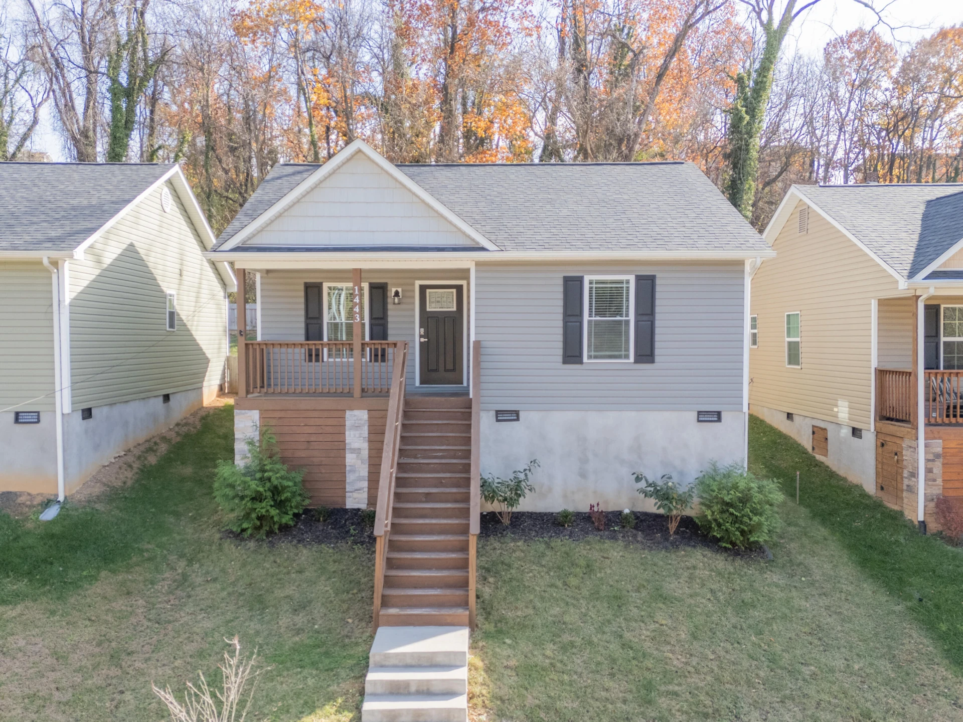 1443 Varnell AVE NE - Photo 2