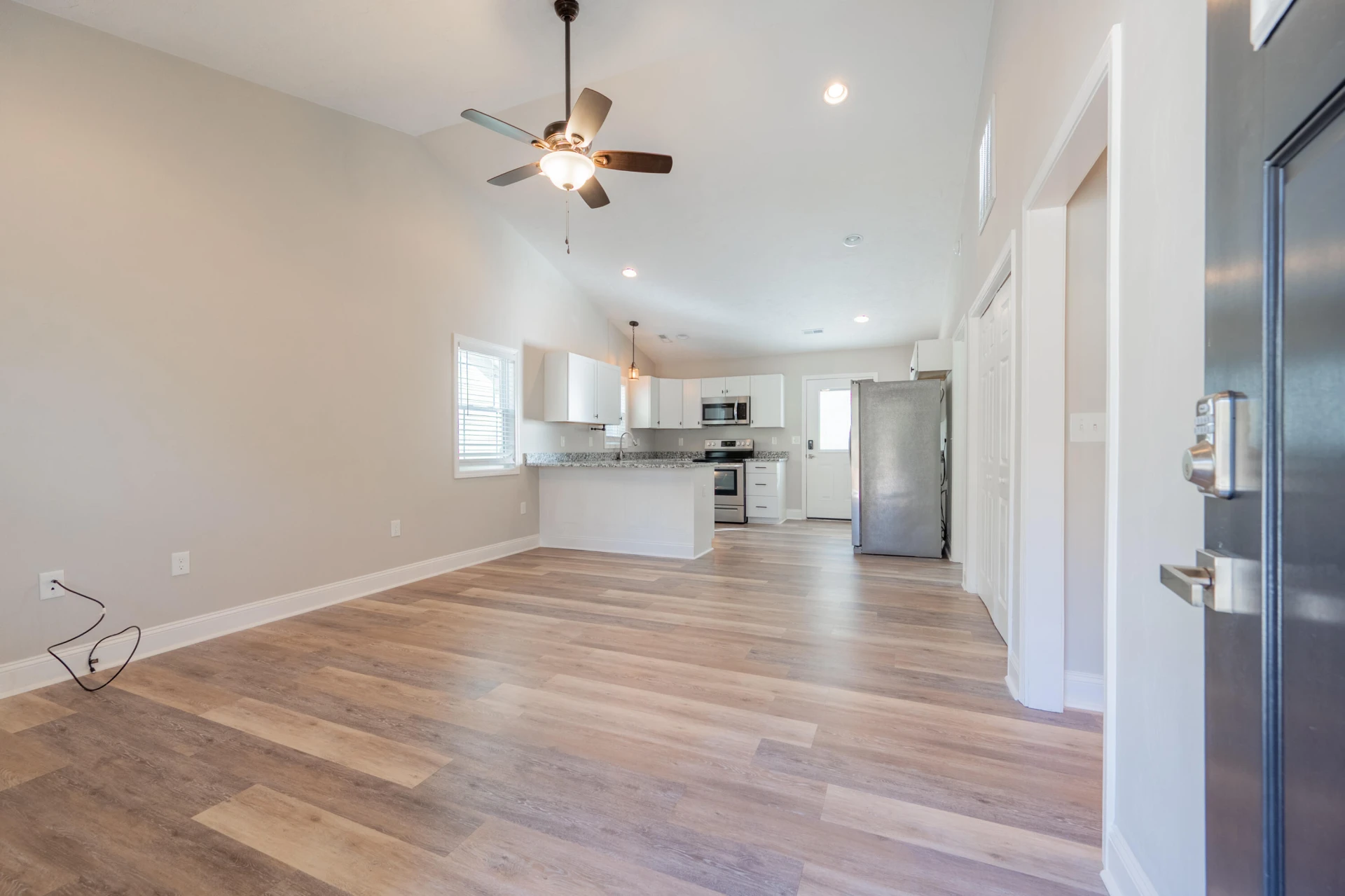 1443 Varnell AVE NE - Photo 7