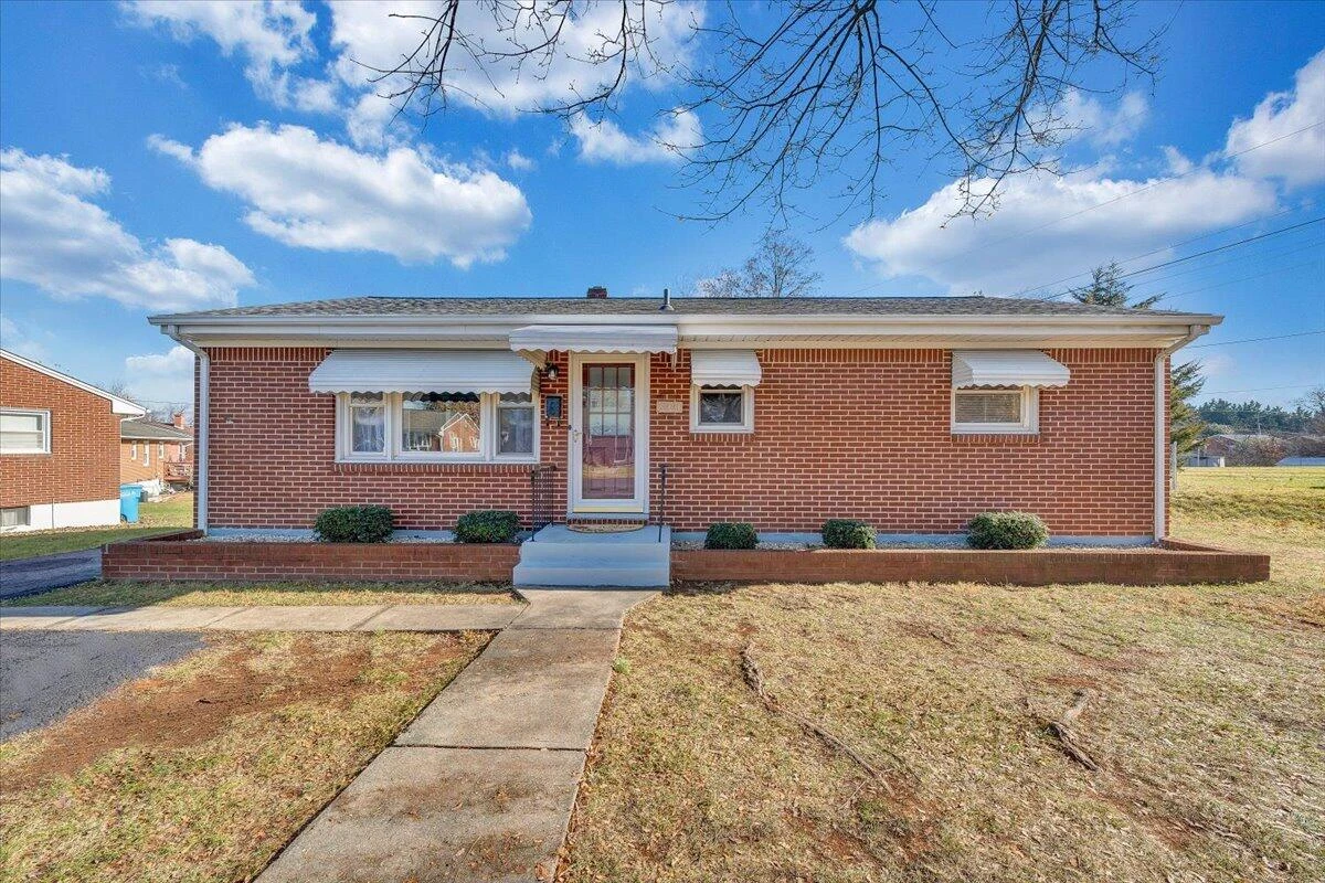 5001 Hazelridge RD NW