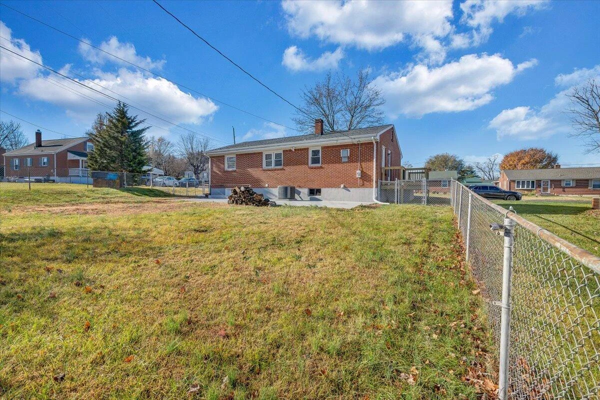 5001 Hazelridge RD NW - Photo 32