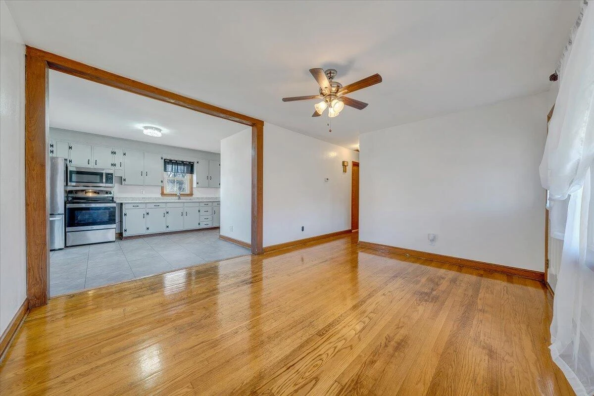 5001 Hazelridge RD NW - Photo 4