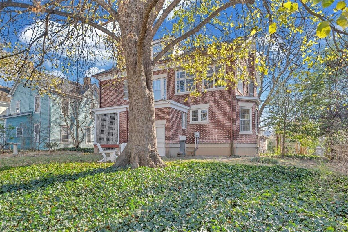 415 Allison AVE SW - Photo 90