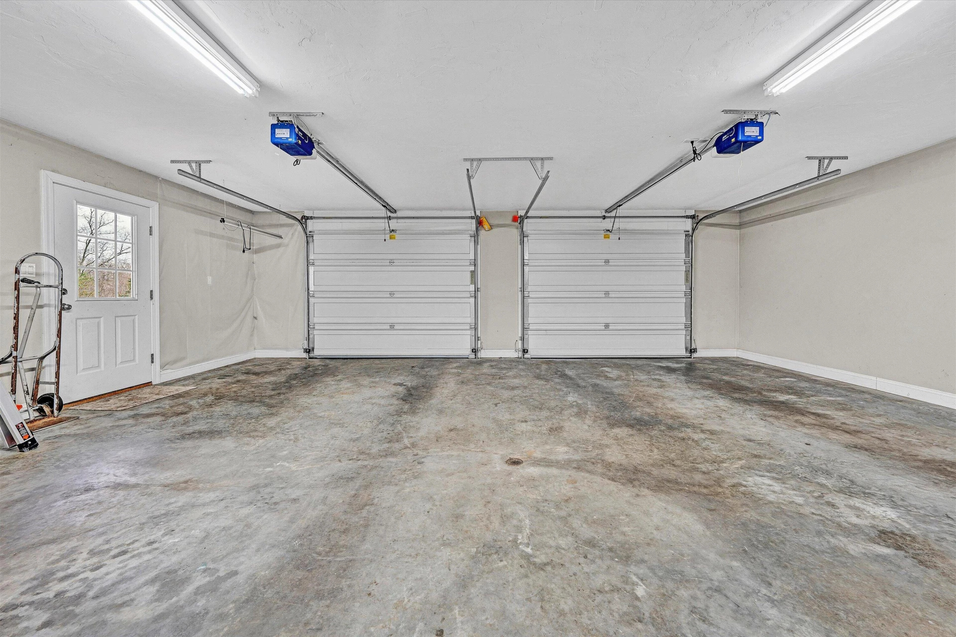 8540 Goodview RD - Photo 34