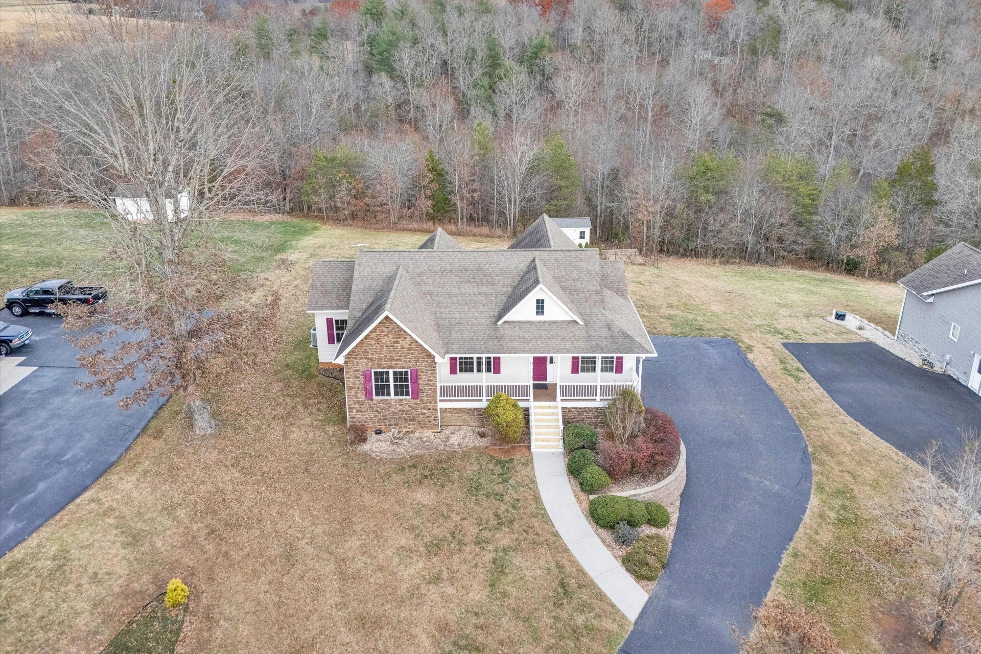 8540 Goodview RD - Photo 6