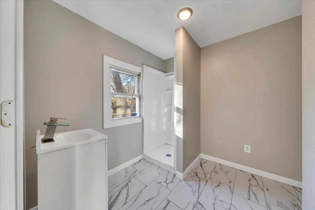 2218 Larchwood ST NE - Photo 12