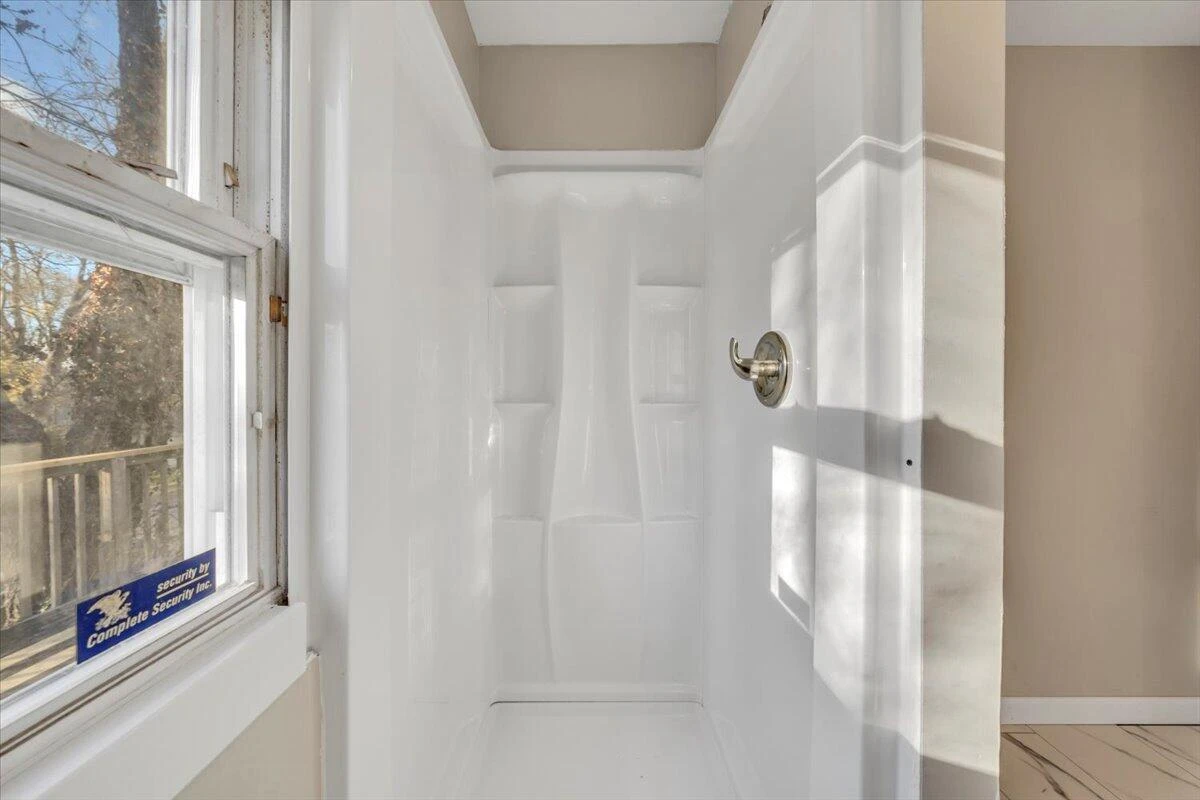 2218 Larchwood ST NE - Photo 13