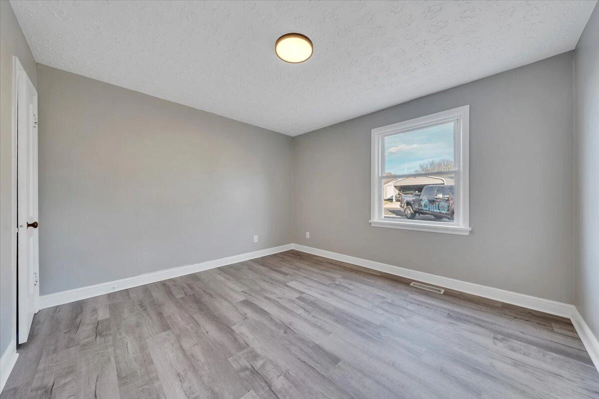 2218 Larchwood ST NE - Photo 16