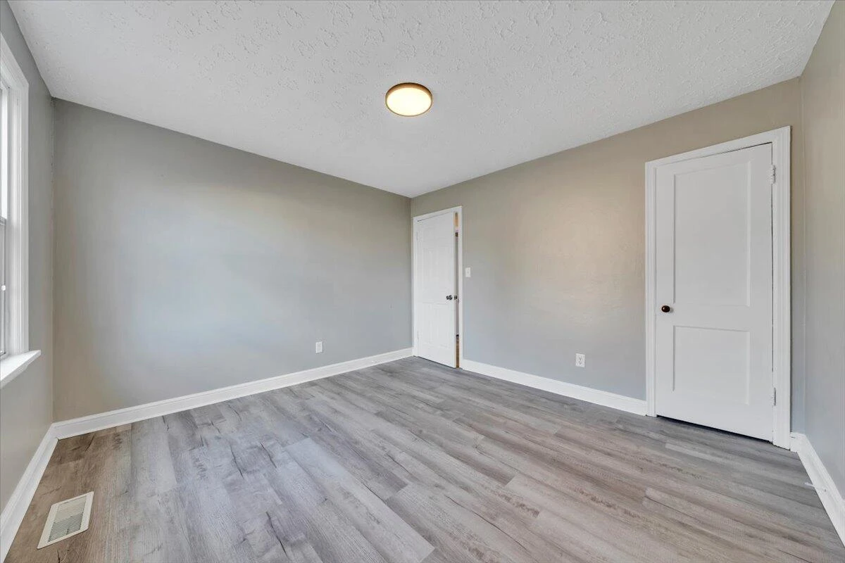 2218 Larchwood ST NE - Photo 17