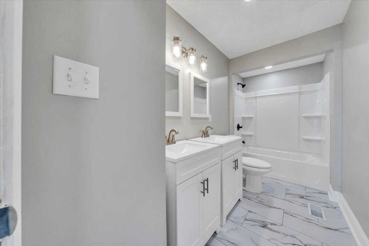 2218 Larchwood ST NE - Photo 18