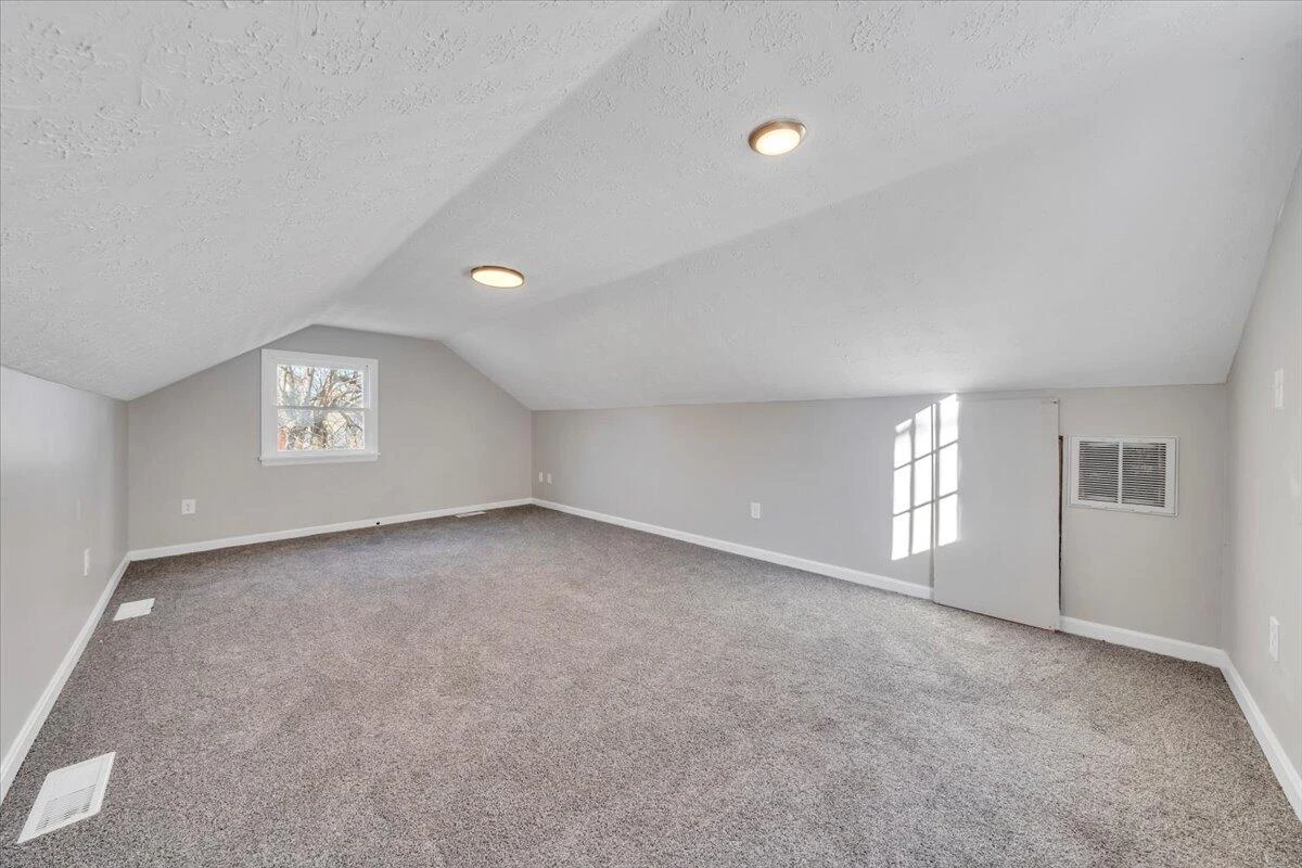 2218 Larchwood ST NE - Photo 30
