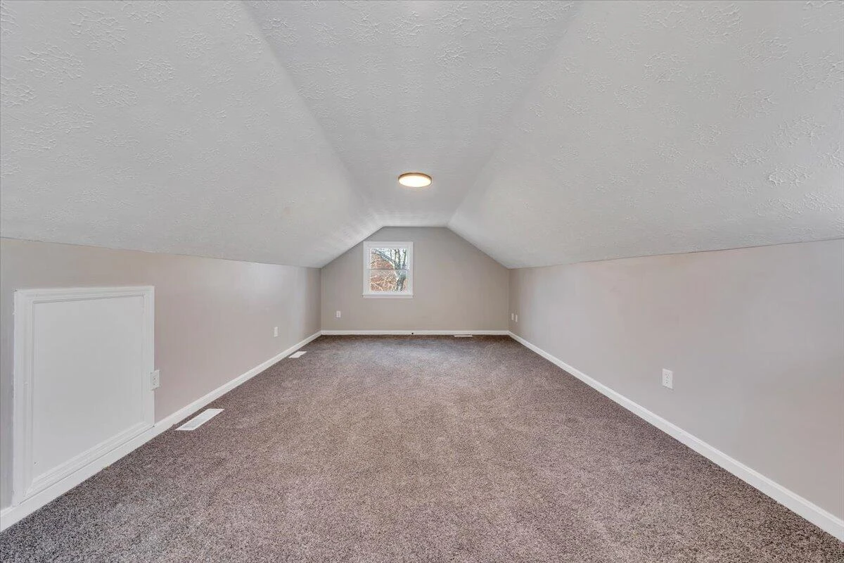 2218 Larchwood ST NE - Photo 31