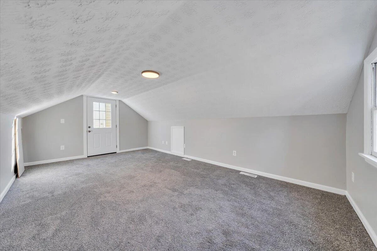 2218 Larchwood ST NE - Photo 32