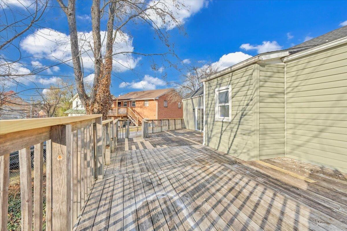 2218 Larchwood ST NE - Photo 33