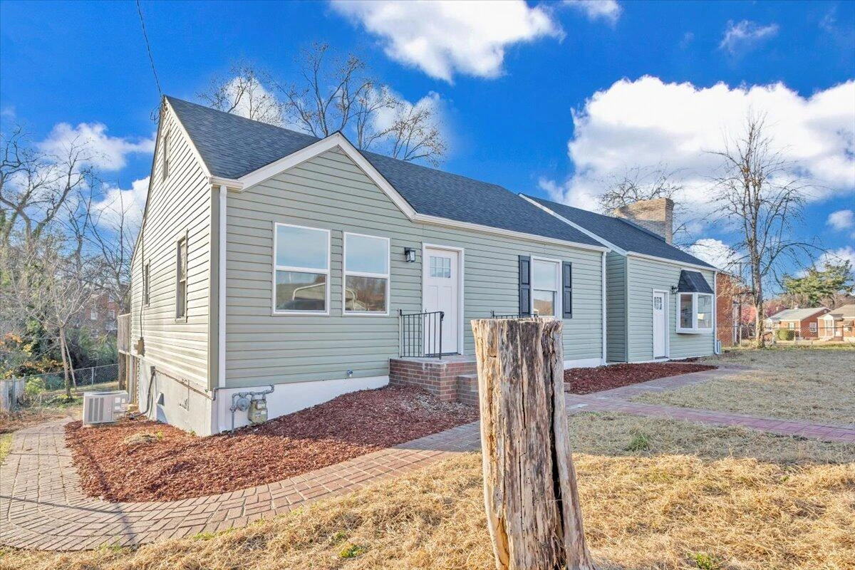 2218 Larchwood ST NE - Photo 37