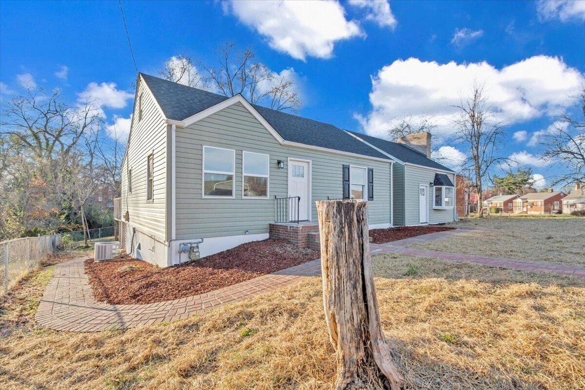 2218 Larchwood ST NE - Photo 38