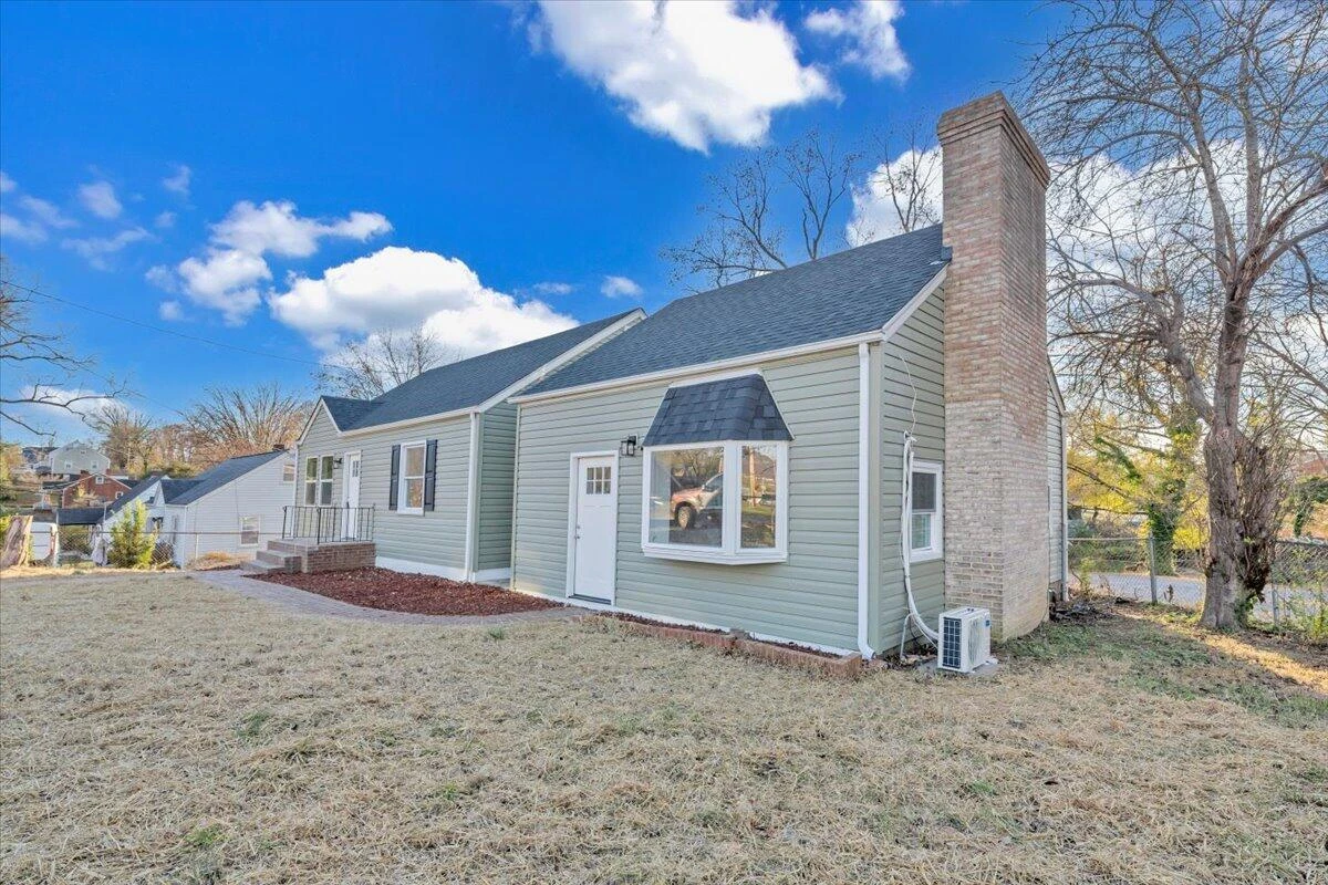 2218 Larchwood ST NE - Photo 40