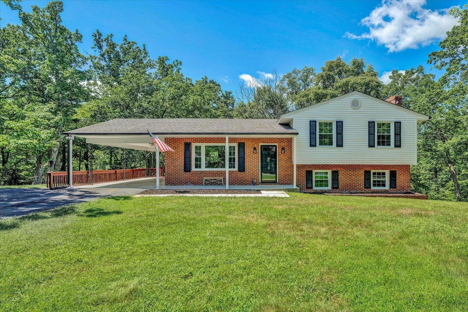 222 N Oakwood RD