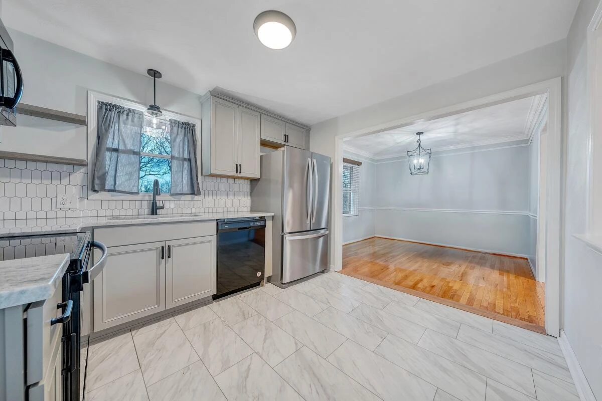 222 N Oakwood RD - Photo 11
