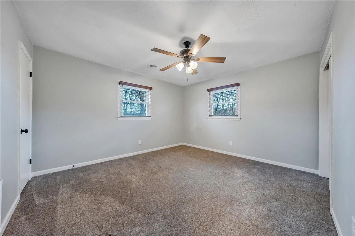 222 N Oakwood RD - Photo 14