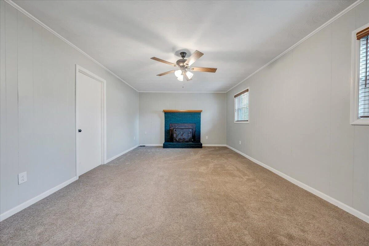 222 N Oakwood RD - Photo 18