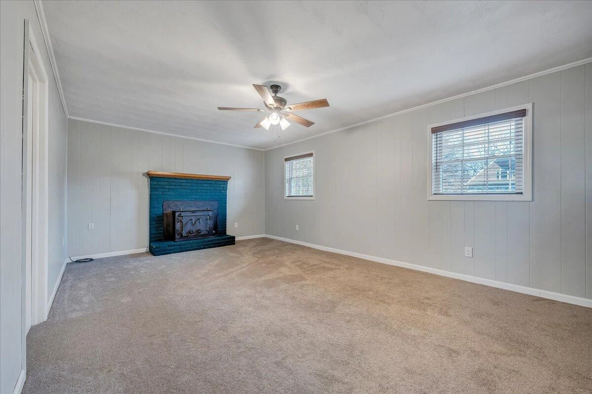 222 N Oakwood RD - Photo 19
