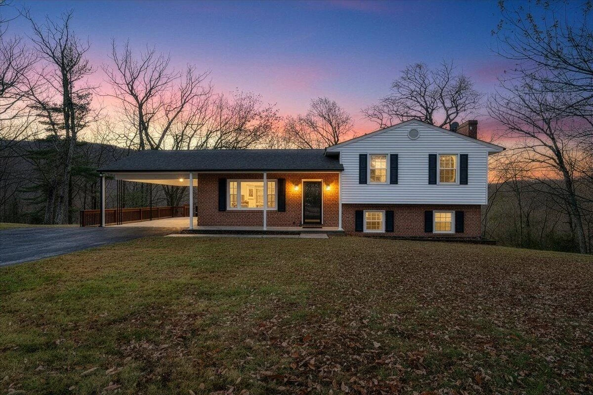 222 N Oakwood RD - Photo 2