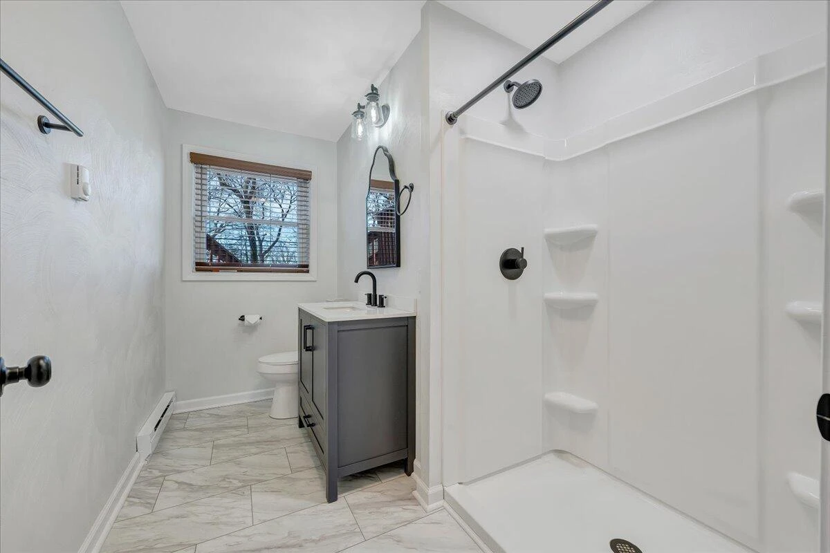 222 N Oakwood RD - Photo 20