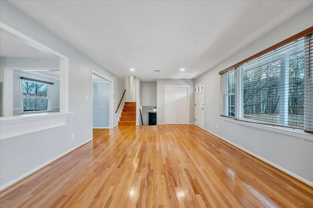 222 N Oakwood RD - Photo 6