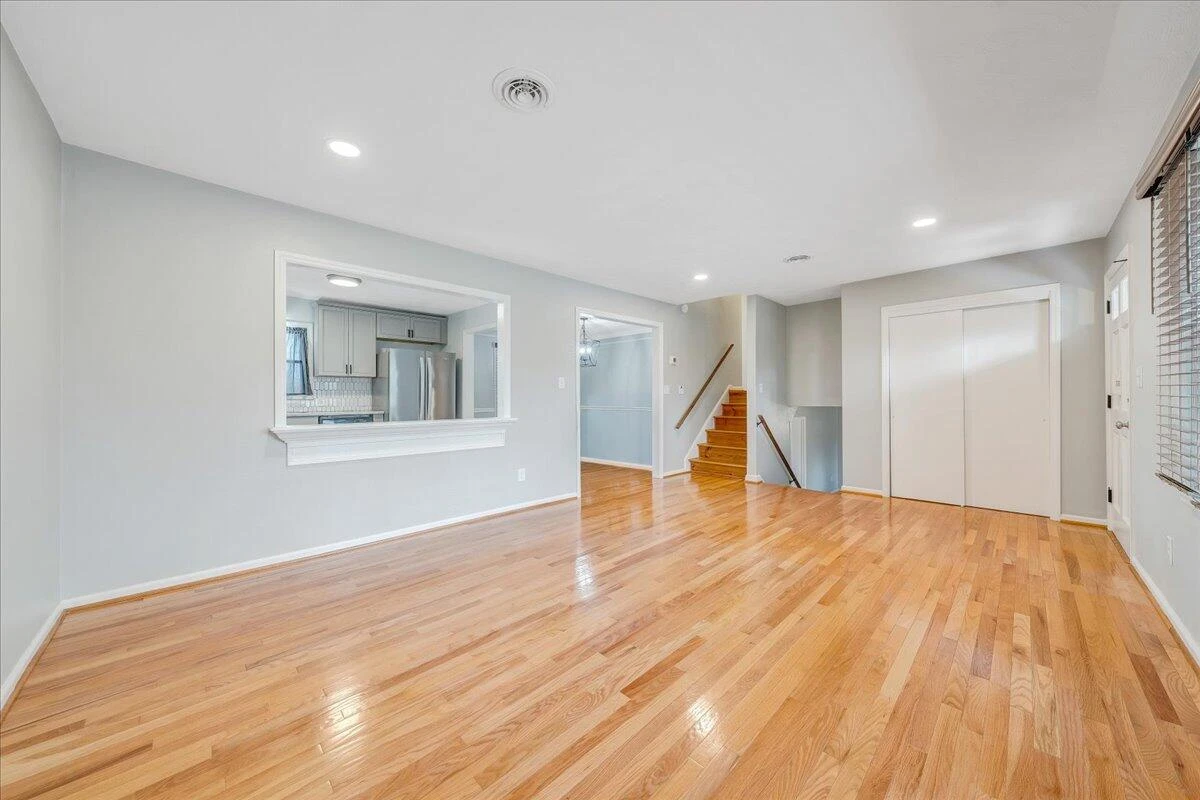 222 N Oakwood RD - Photo 7