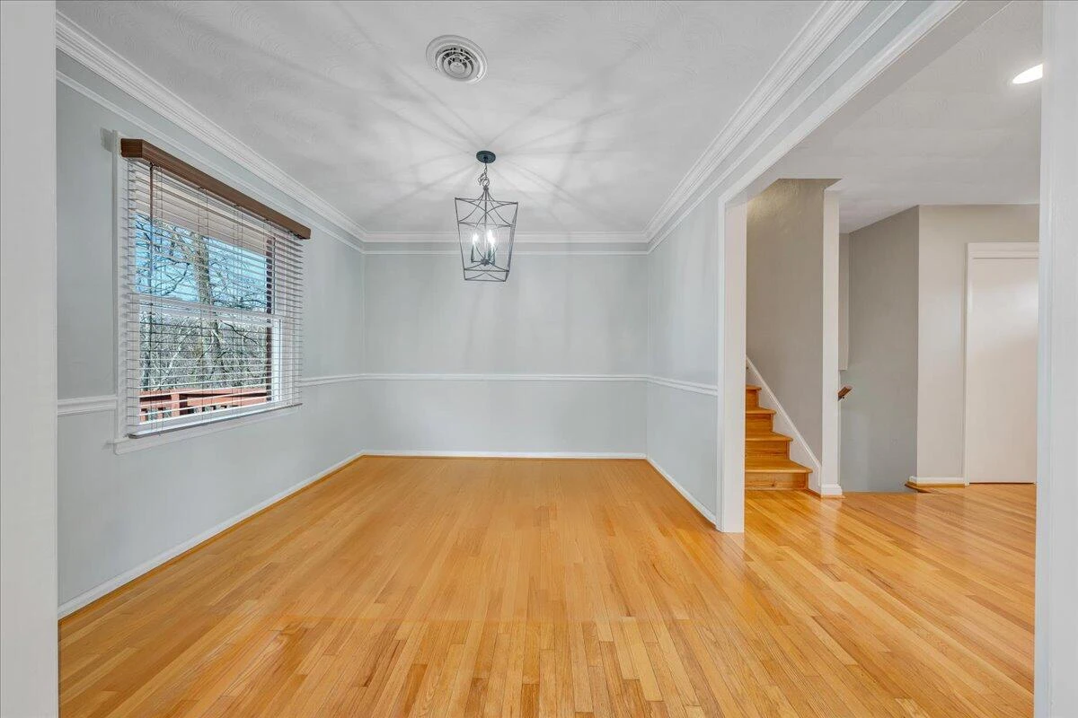 222 N Oakwood RD - Photo 8