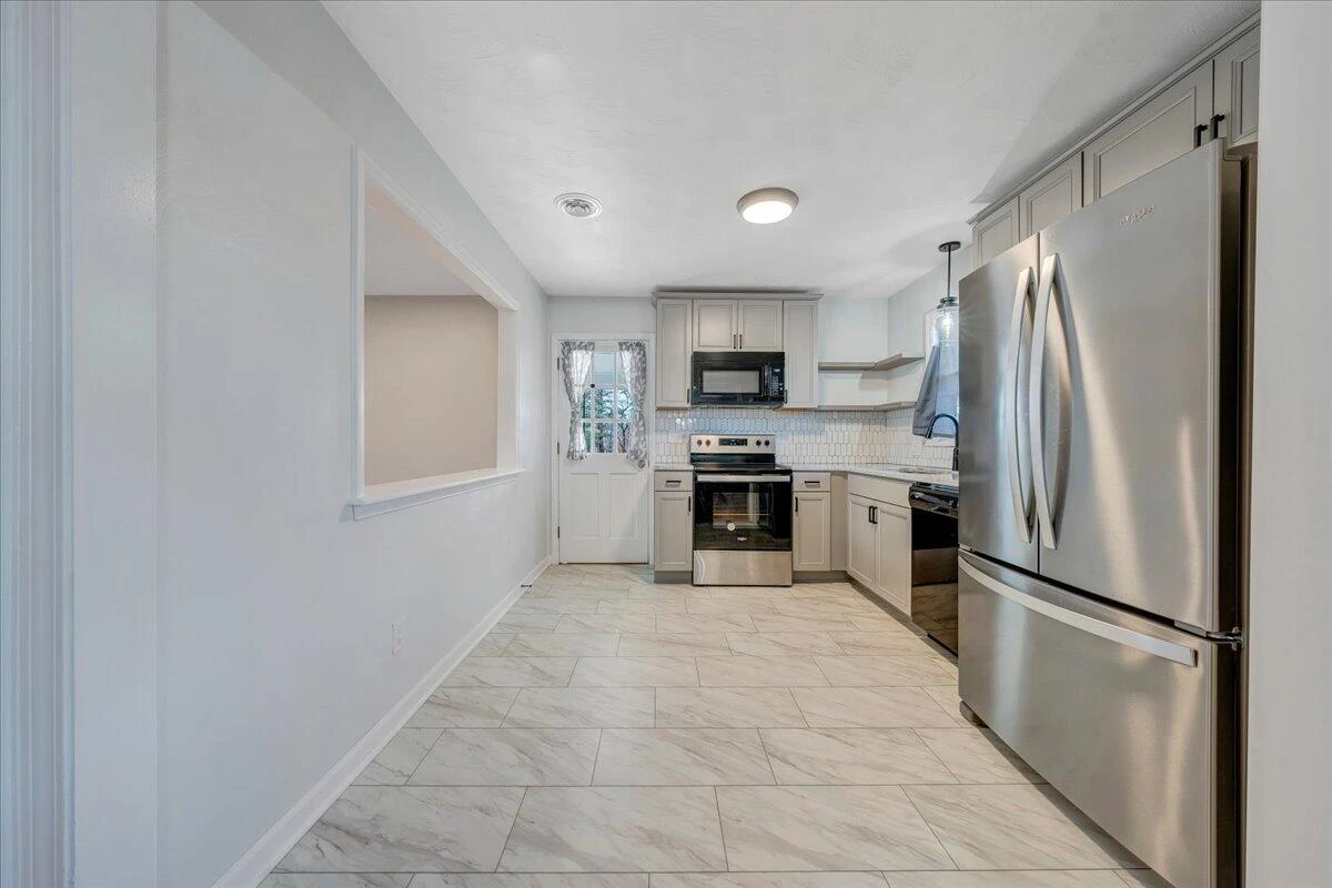 222 N Oakwood RD - Photo 9