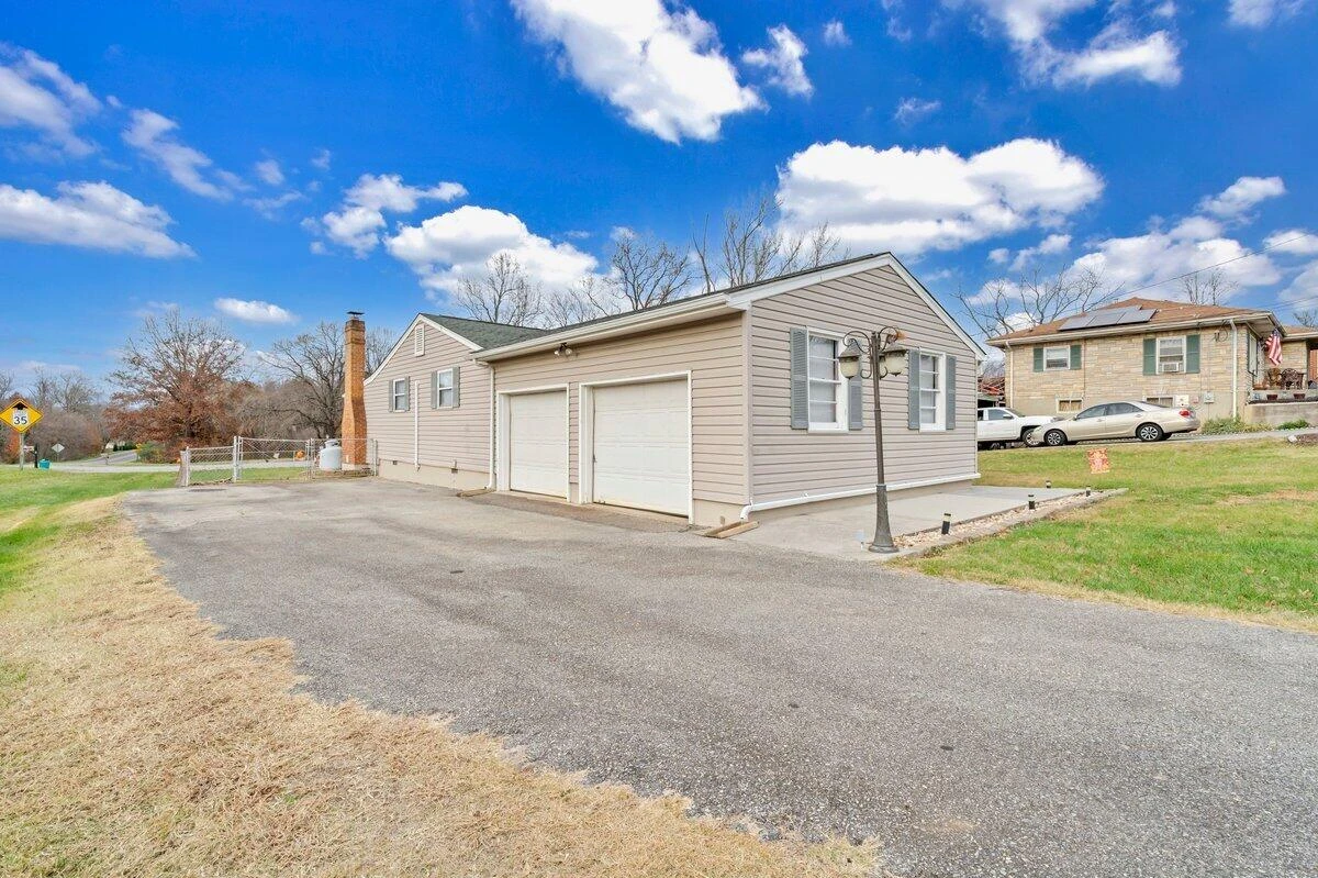 2414 Mayfield DR - Photo 3