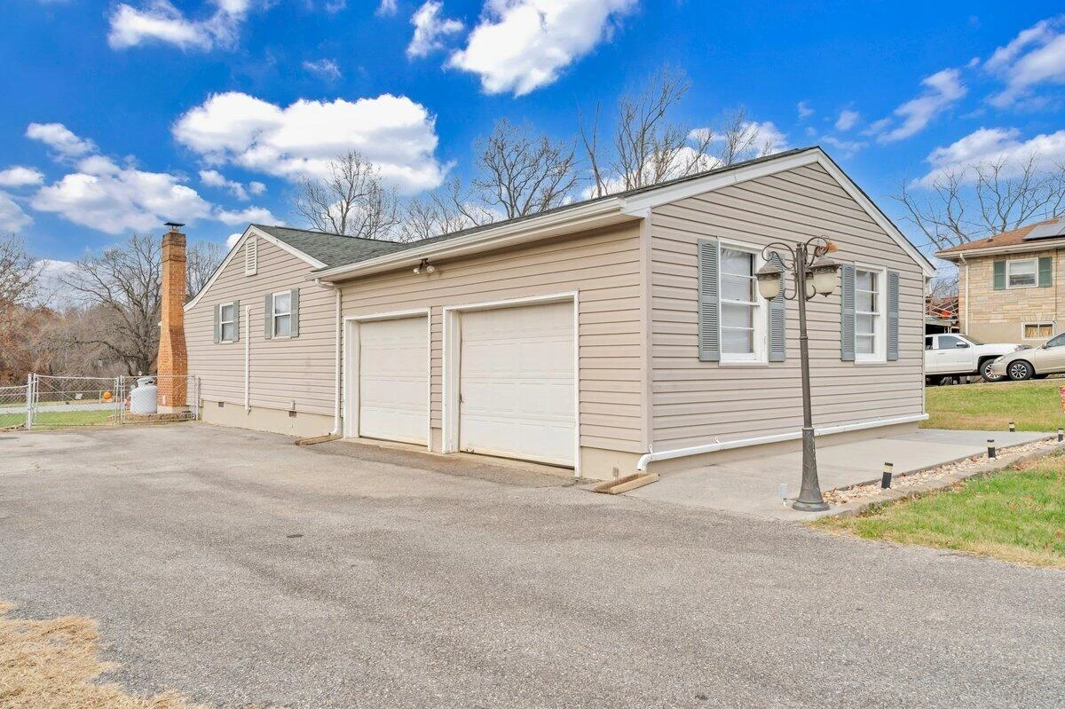 2414 Mayfield DR - Photo 4