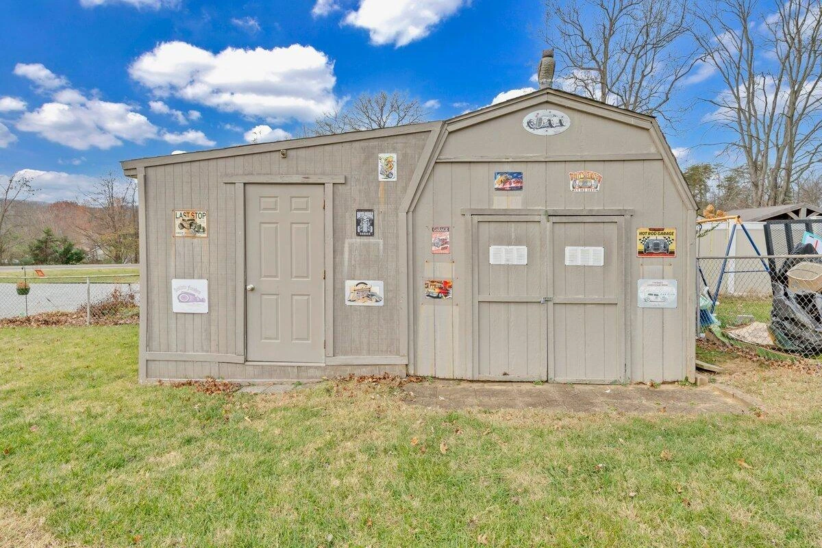 2414 Mayfield DR - Photo 5