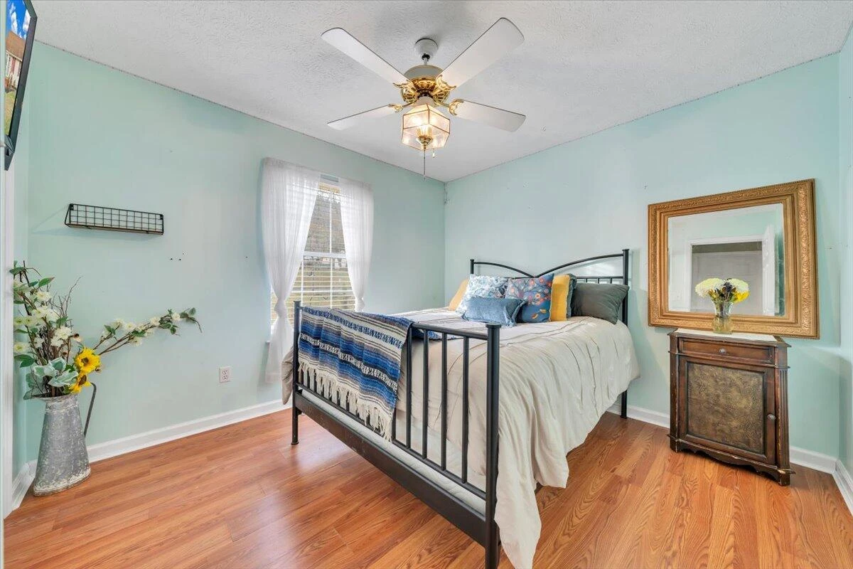283 Hillview DR - Photo 10