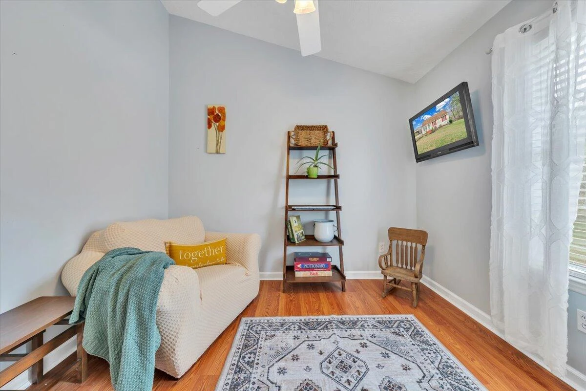283 Hillview DR - Photo 11