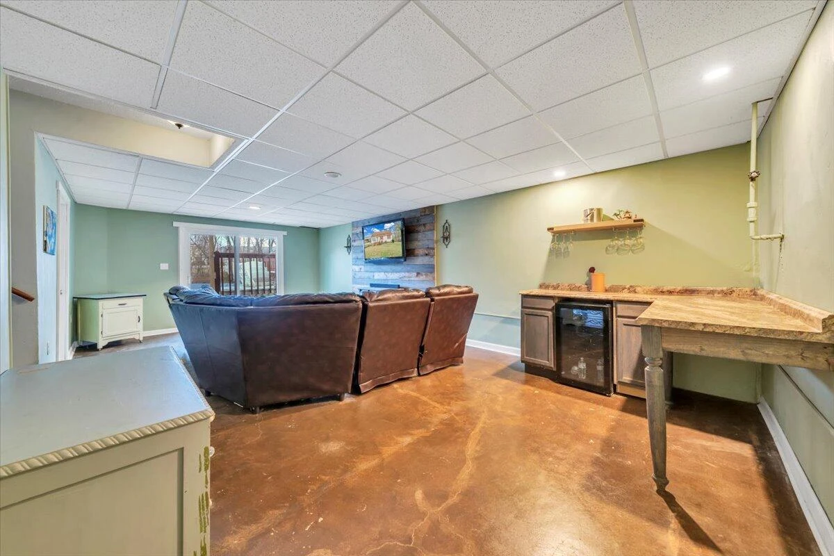 283 Hillview DR - Photo 16