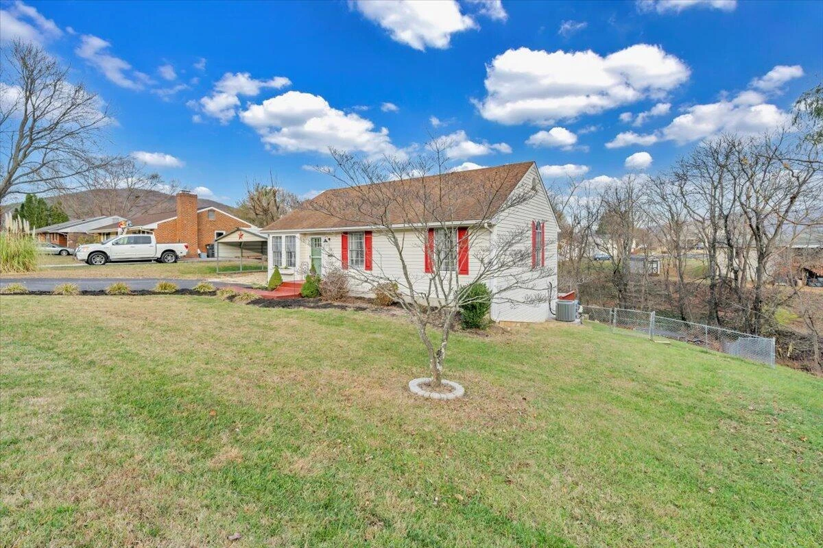 283 Hillview DR - Photo 26