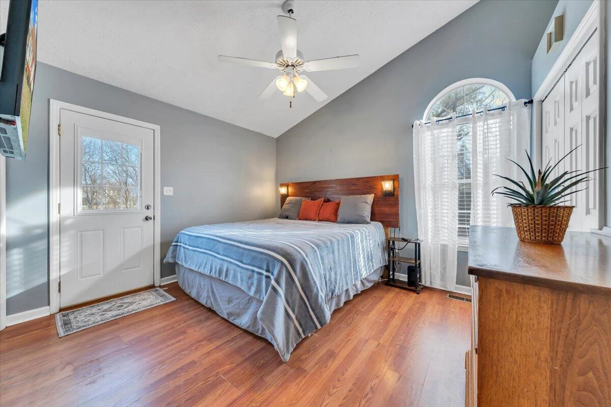 283 Hillview DR - Photo 8