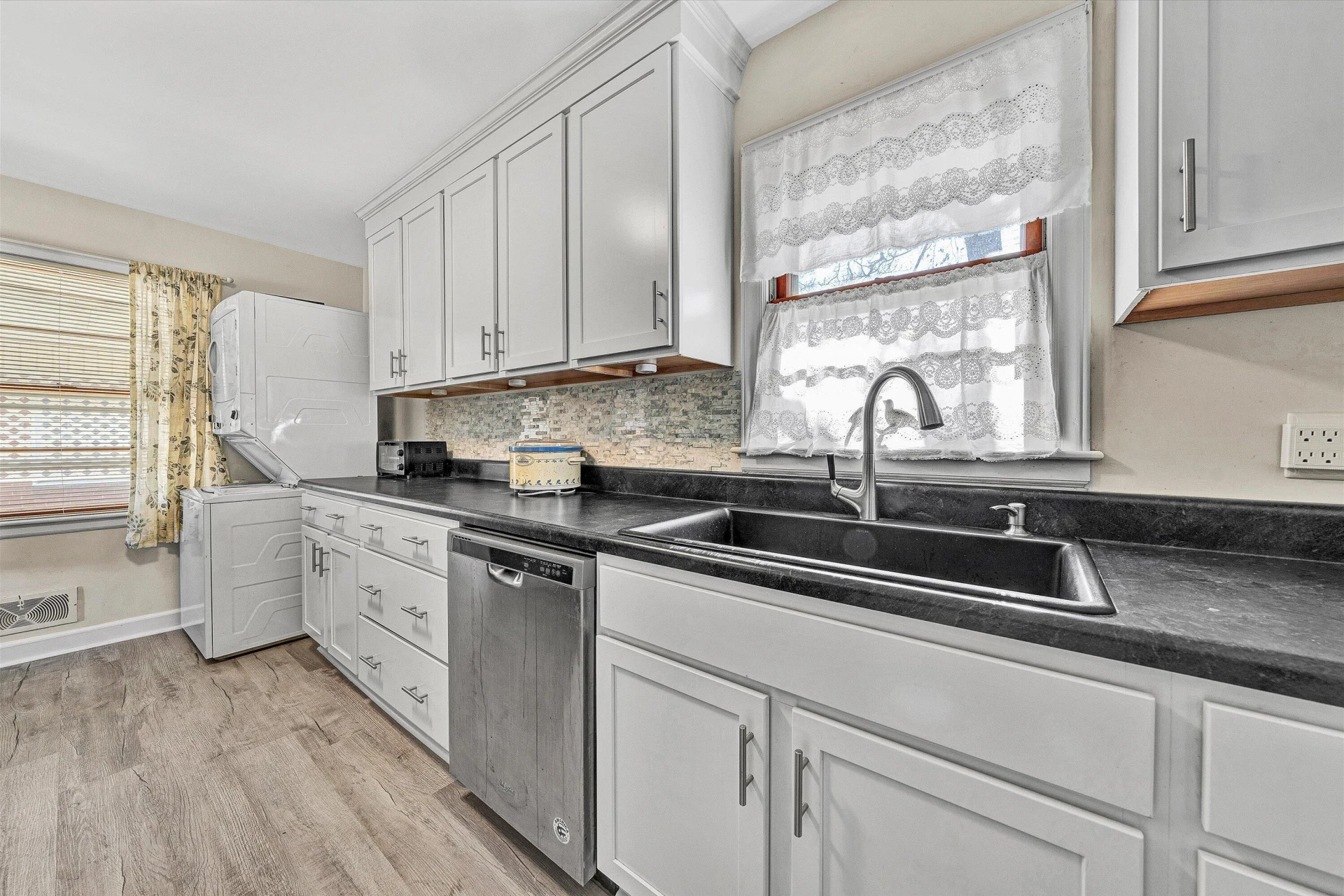 173 Trinkle AVE NE - Photo 9