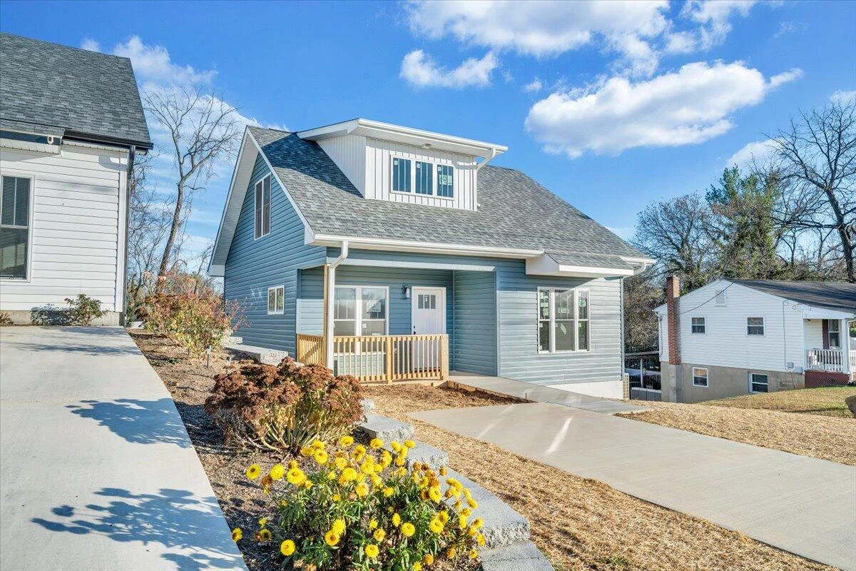 1815 North AVE NE