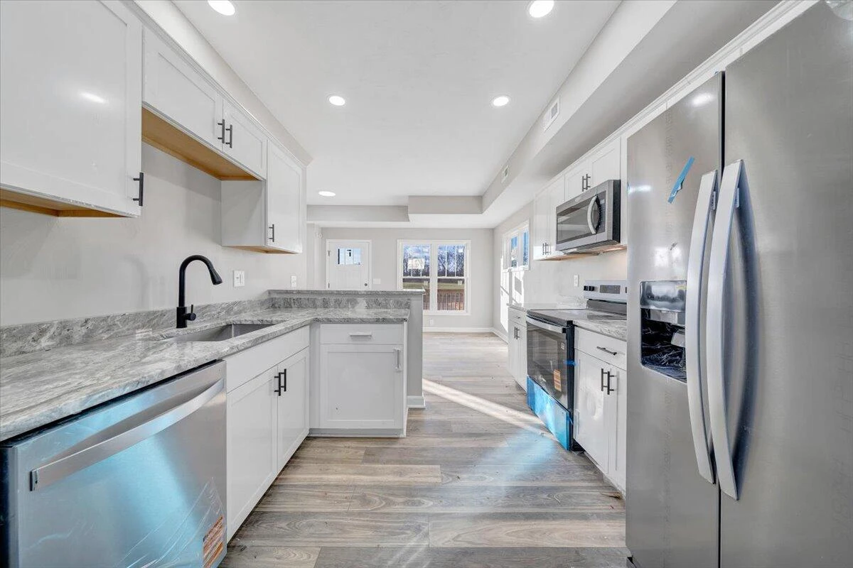 1815 North AVE NE - Photo 14