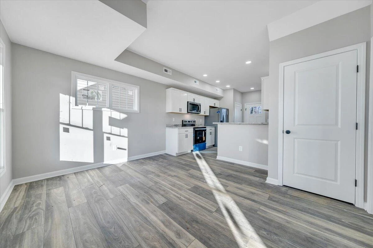1815 North AVE NE - Photo 4
