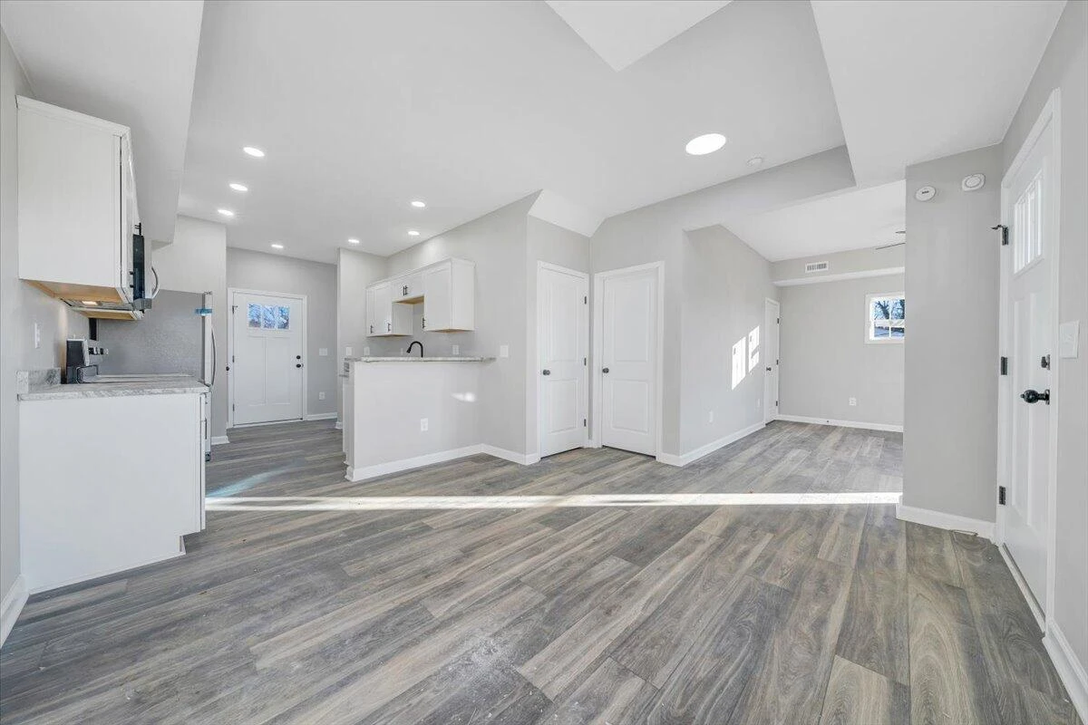 1815 North AVE NE - Photo 5